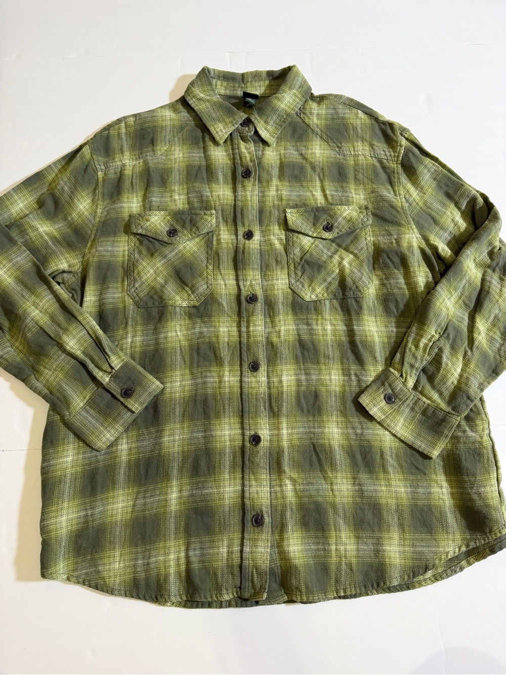Target Green Plaid Button-Up Shirt  Womens Size Medium
